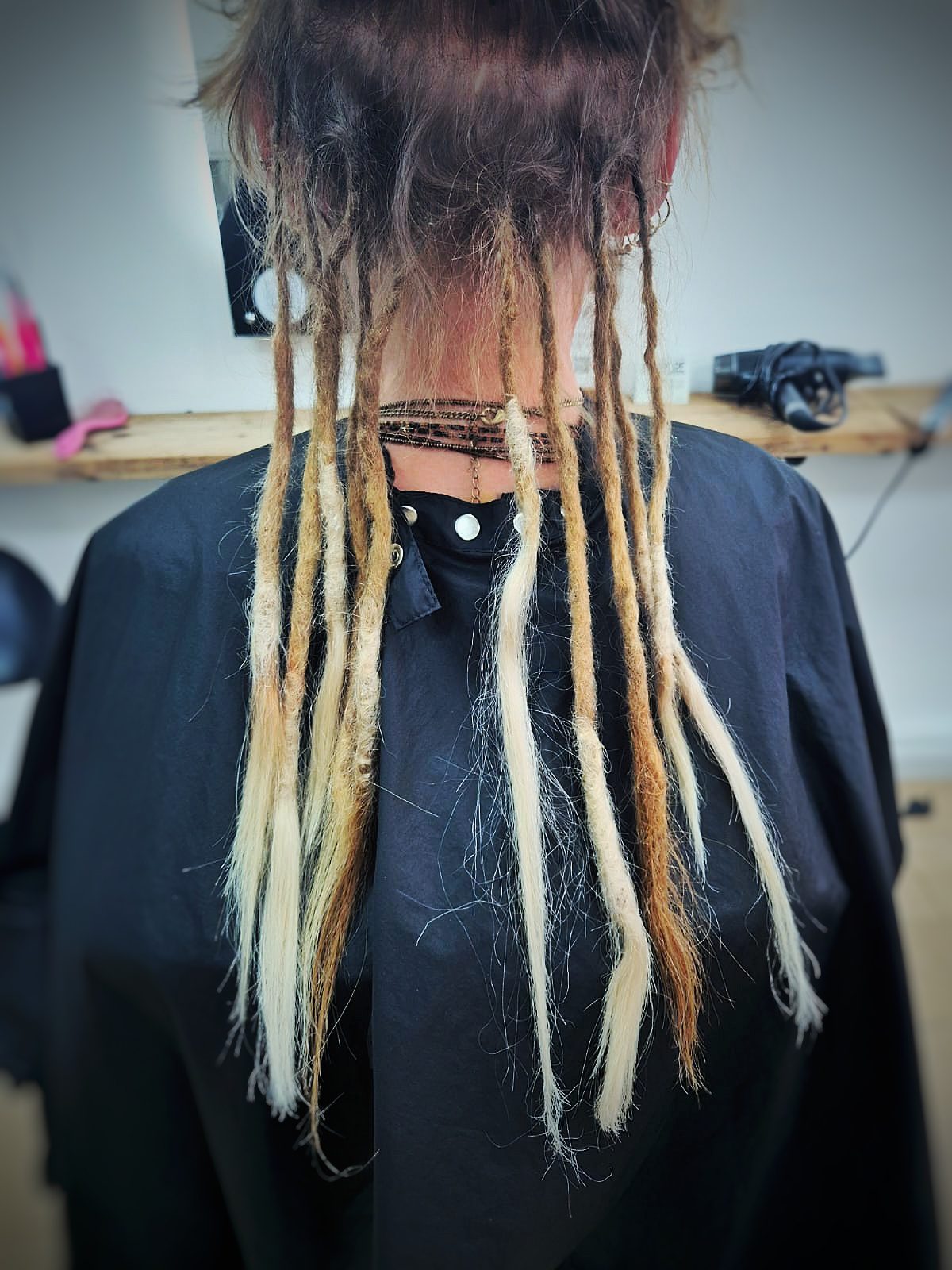 blog-40-loose-inconsistent-dreadlock-extensions.jpg Loose and inconsistent dreadlock extensions before specialist assessment