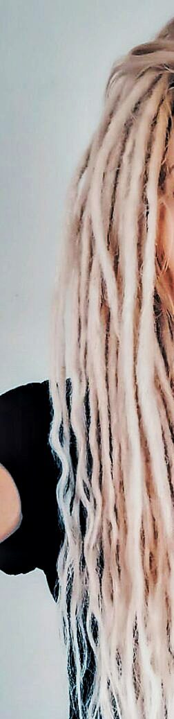 blog-41-fine-hair-dreadlock-extension-fullness.jpg Fine hair dreadlock extensions designed for natural-looking fullness